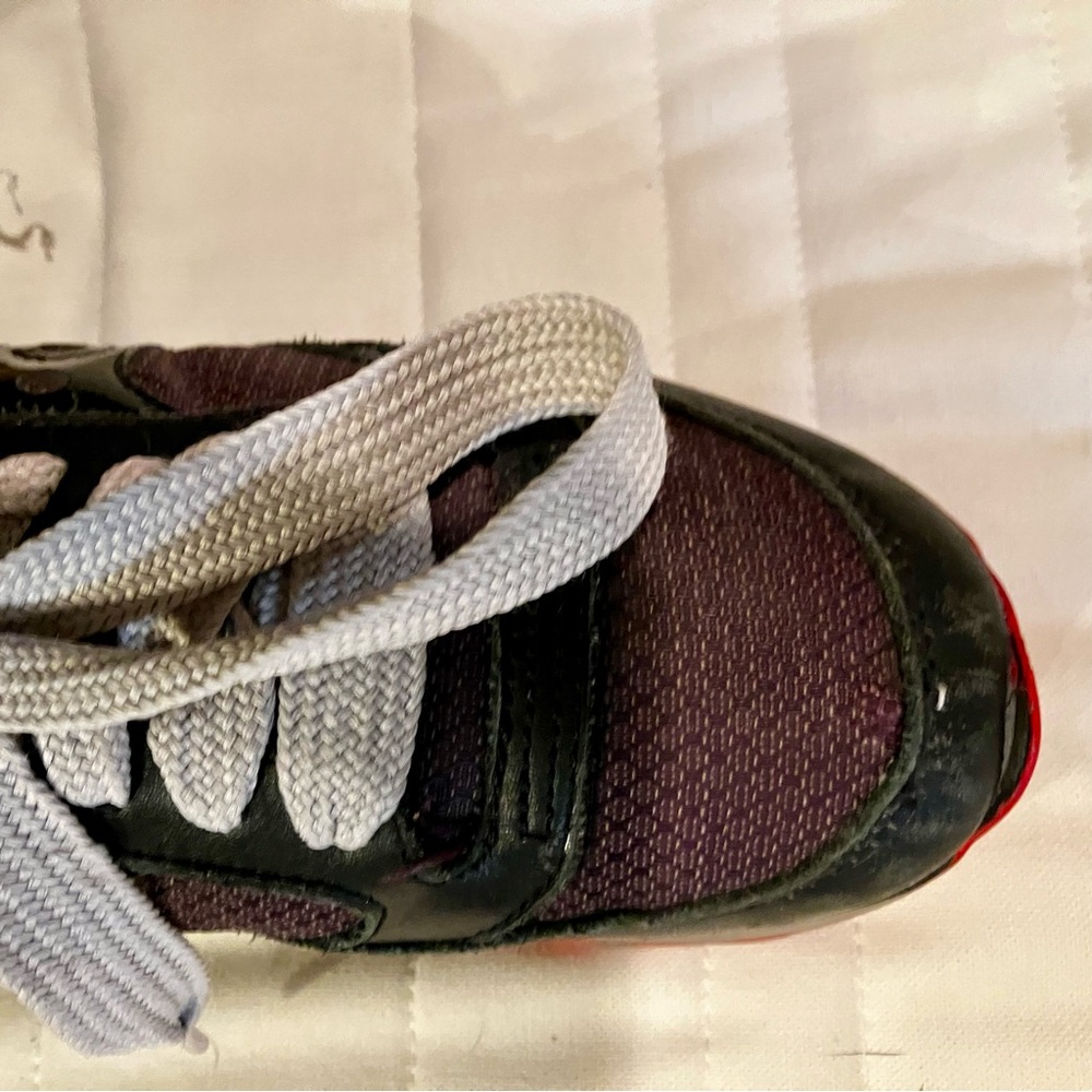 Saucony Jazz Triple sneakers/ Purple material, black leather.Cool red souls too!